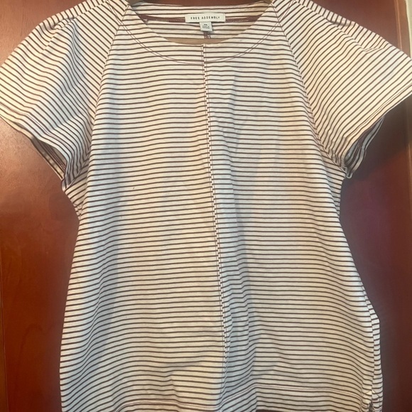 Free Assembly Knit Top T Shirt Sz XS Red White Stripe 100% Cotton Casual - Picture 2 of 7